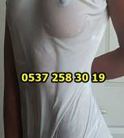 Mezitli Escort Bölgesinin En Gözde Pembe Saçlı Kızı